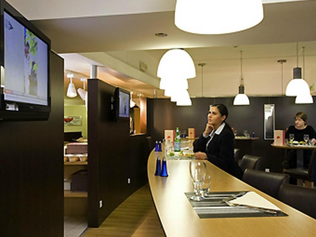 Hotel Ibis Paris Le Bourget La Courneuve Exterior foto