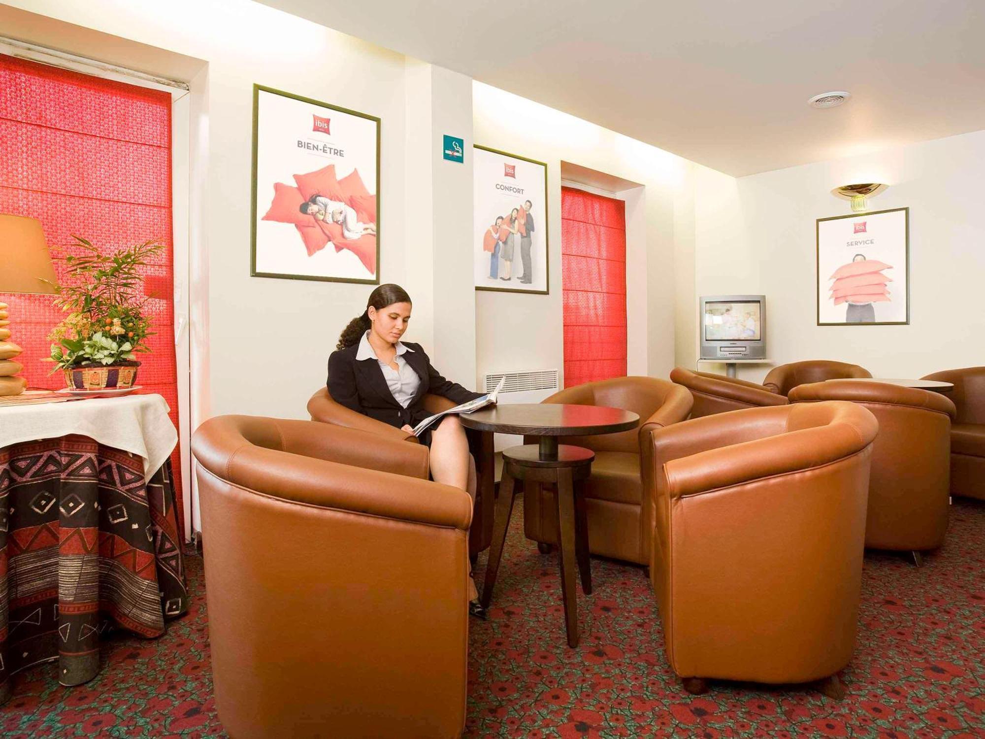 Hotel Ibis Paris Le Bourget La Courneuve Exterior foto