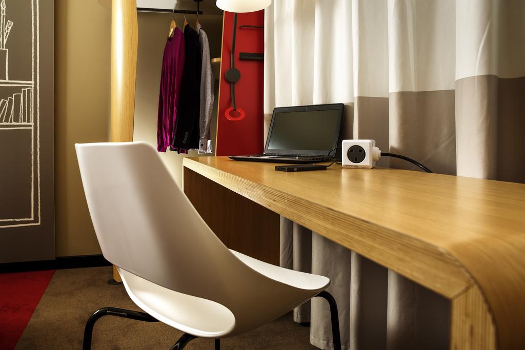 Hotel Ibis Paris Le Bourget La Courneuve Exterior foto