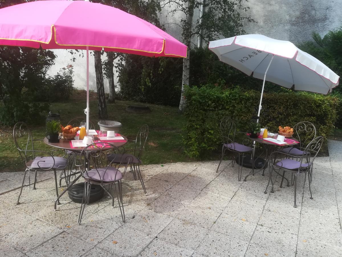 Hotel Ibis Paris Le Bourget La Courneuve Exterior foto